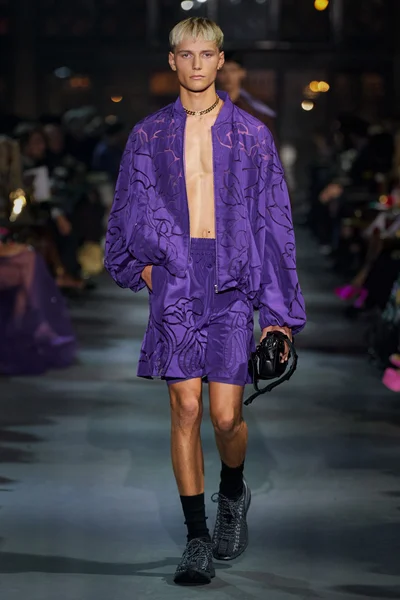 Look 18